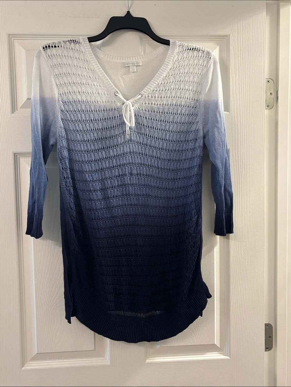New York & Company White to Navy Blue Ombre V-Neck Tunic Sweater